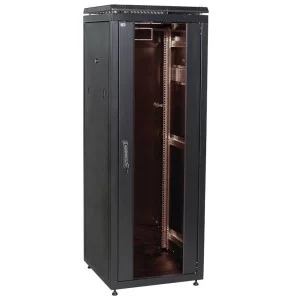 Чорна серверна шафа 19 ITK LN05-47U66-G LINEA N 47U 600х600мм